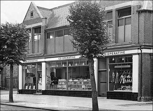The new look shop front c1960