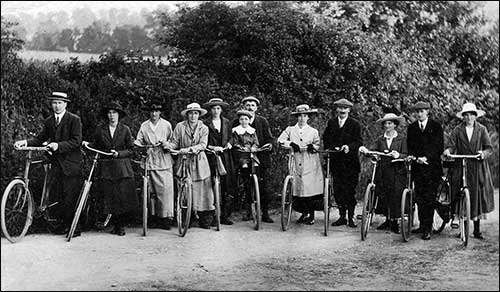 1920s cyclists