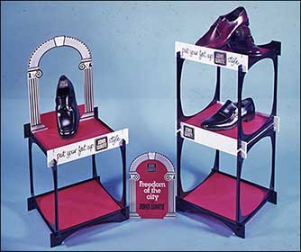 dis[play stand