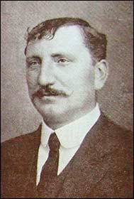 Mr E J Pitts